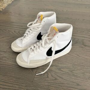 Nike White and Black High-Tops